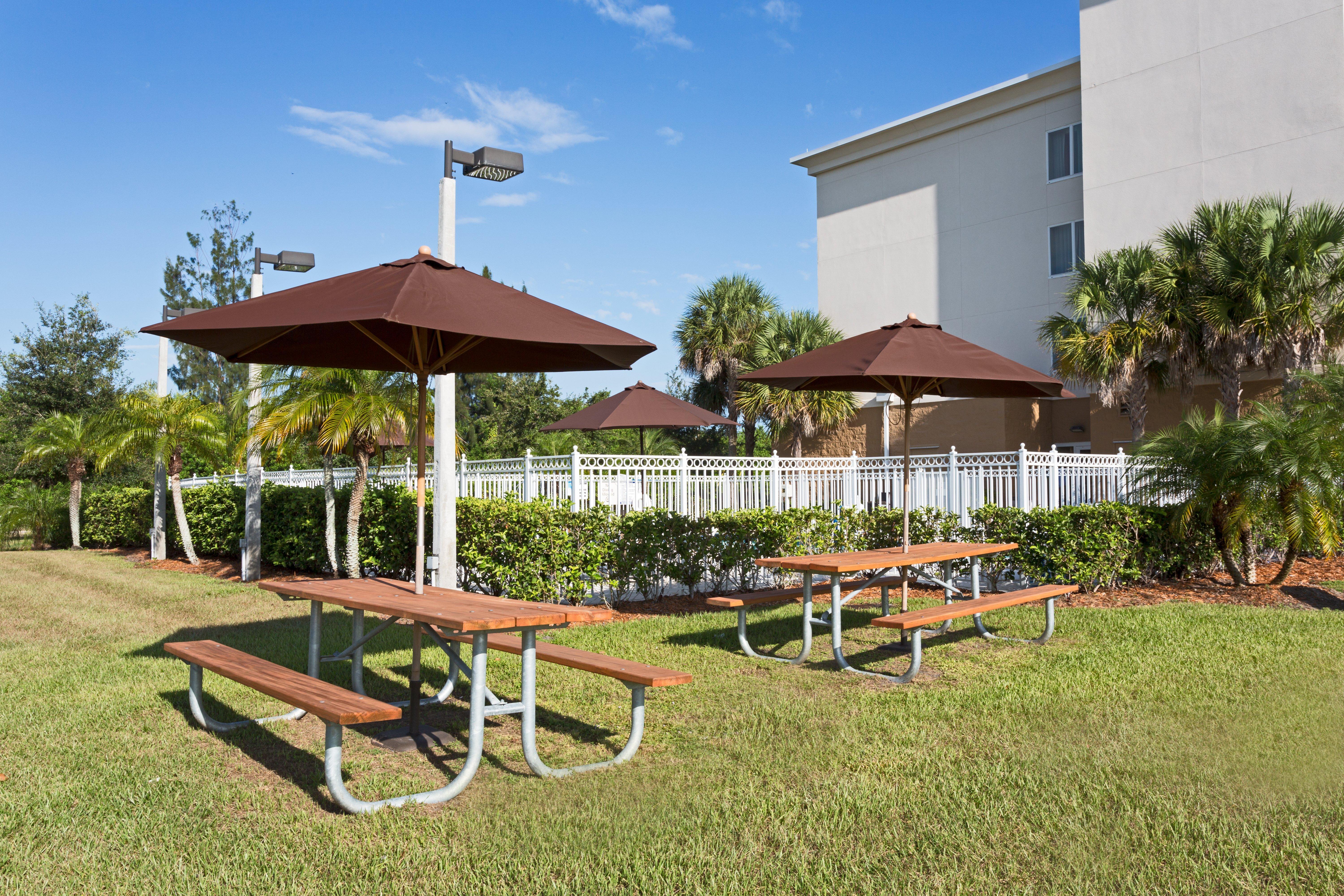Holiday Inn Express Hotel & Suites Fort Pierce West By Ihg Екстер'єр фото
